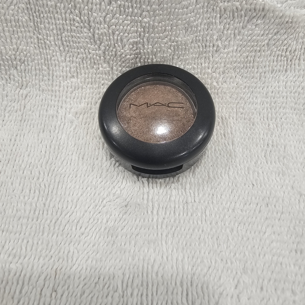 MAC Cosmetics Mulch Velvet Eye Shadow Single - Picture 2 of 3